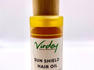 Silicone-Free Shine Hair Oil Achieve a sleek, radiant finish—without silicones. This lightweight shine oil is expertly formulated with broccoli seed oil, marula oil, and avocado oil to smooth strands, boost softness, and enhance natural shine. Designed to tame frizz and flyaways, it leaves your hair with a smooth, glass-like finish while keeping it nourished and touchably soft. Perfect for adding the final polish to any style.